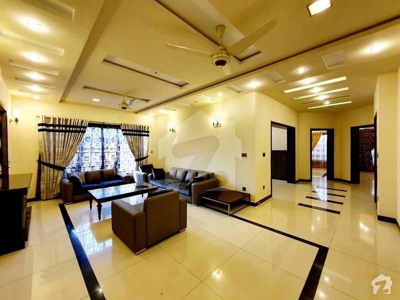ریل ٹاؤن (کینال سٹی) لاہور میں 5 کمروں کا 12 مرلہ مکان 90 ہزار میں کرایہ پر دستیاب ہے۔