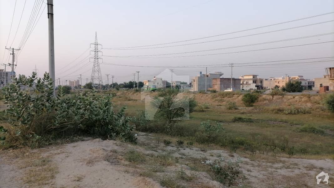 ایل ڈی اے ایوینیو ۔ بلاک ایم ایل ڈی اے ایوینیو لاہور میں 10 مرلہ رہائشی پلاٹ 95 لاکھ میں برائے فروخت۔