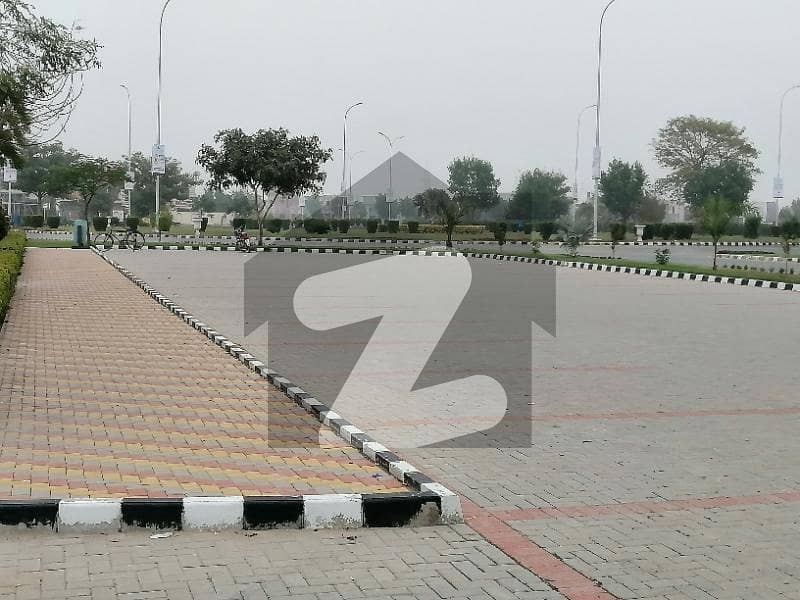 لیک سٹی ۔ سیکٹر ایم ۔ 2 لیک سٹی رائیونڈ روڈ لاہور میں 1 کنال رہائشی پلاٹ 2.55 کروڑ میں برائے فروخت۔