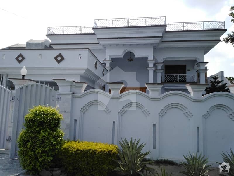 18.5 Marla Spacious House Available In PAF Road For Sale