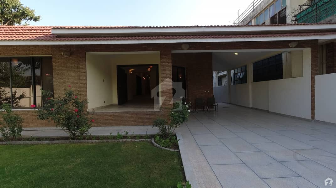 666 Square Yards Liveable Very Reasonable House situated in F-11 Available for Sale