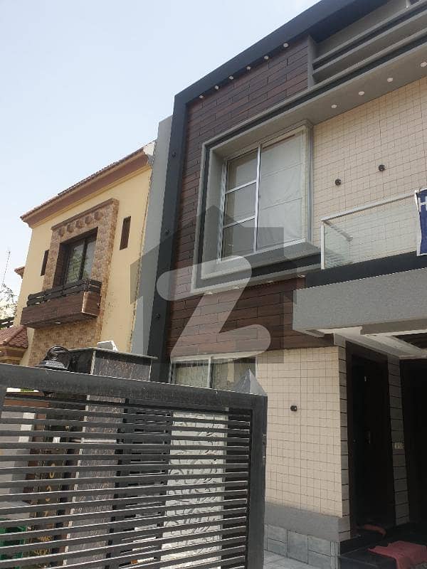 10 Marla Luxury House Available For Sale In Janiper Block Bahria Town Lahore