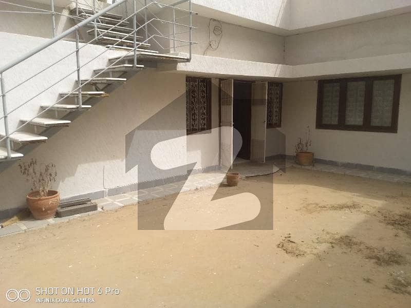 عامر خسرو کراچی میں 6 کمروں کا 1.2 کنال مکان 4 لاکھ میں کرایہ پر دستیاب ہے۔