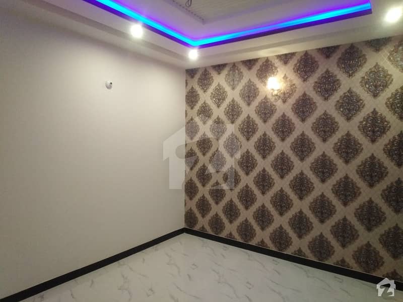 پی آئی اے ہاؤسنگ سکیم ۔ بلاک سی پی آئی اے ہاؤسنگ سکیم لاہور میں 5 کمروں کا 10 مرلہ مکان 2.4 کروڑ میں برائے فروخت۔