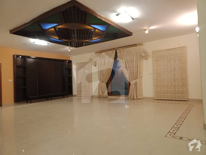 1000 Yard Bungalow For Rent