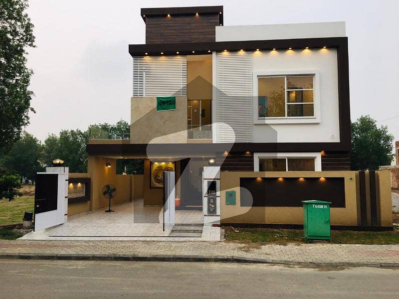 A BEAUTIFUL 10 MARLA LUXURY HOUSE FOR SALE IN OVERSEAS B BARHRIA TOWN LAHORE