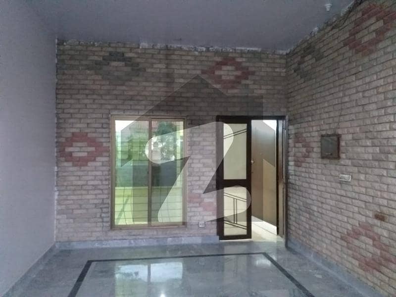 جوہر ٹاؤن لاہور میں 3 کمروں کا 12 مرلہ بالائی پورشن 50 ہزار میں کرایہ پر دستیاب ہے۔