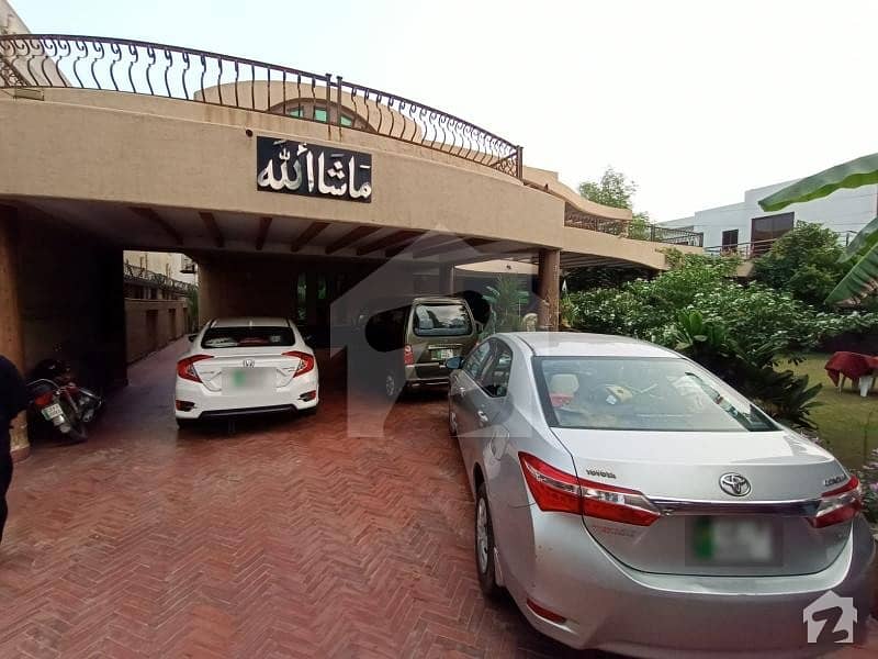 ڈی ایچ اے فیز 2 - بلاک آر فیز 2 ڈیفنس (ڈی ایچ اے) لاہور میں 6 کمروں کا 2 کنال مکان 13 کروڑ میں برائے فروخت۔