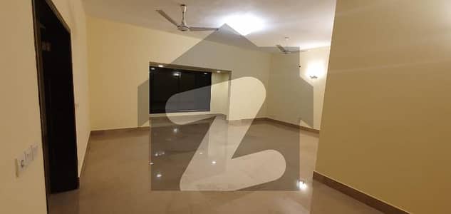 ڈی ایچ اے فیز 5 ڈی ایچ اے کراچی میں 4 کمروں کا 1 کنال مکان 2.5 لاکھ میں کرایہ پر دستیاب ہے۔