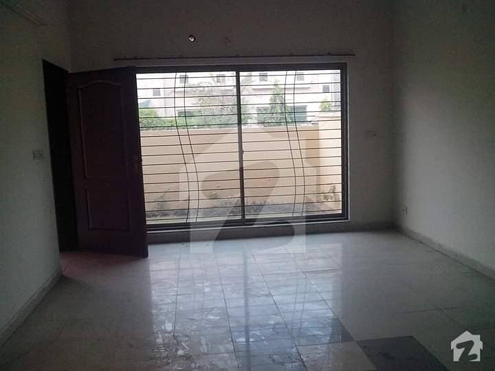 10 Marla 5 Bed Room House For Sale