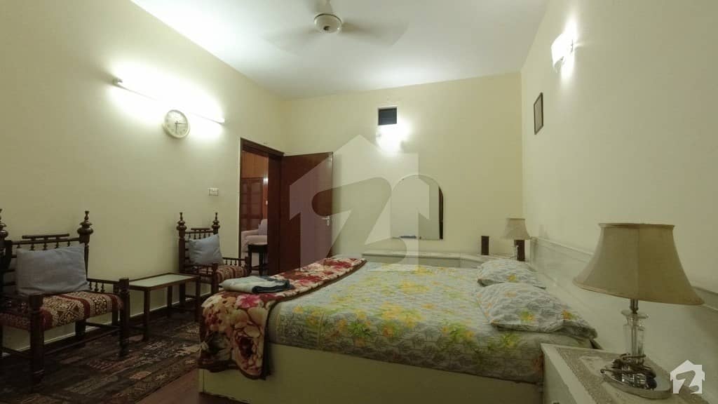 Book A House Of 10 Marla In Allama Iqbal Town Lahore