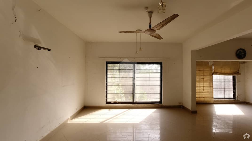 سِی ویو اپارٹمنٹس کراچی میں 3 کمروں کا 10 مرلہ فلیٹ 5.1 کروڑ میں برائے فروخت۔