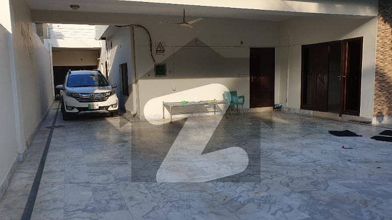 گارڈن ٹاؤن - ایبک بلاک گارڈن ٹاؤن لاہور میں 7 کمروں کا 2 کنال مکان 5 لاکھ میں کرایہ پر دستیاب ہے۔