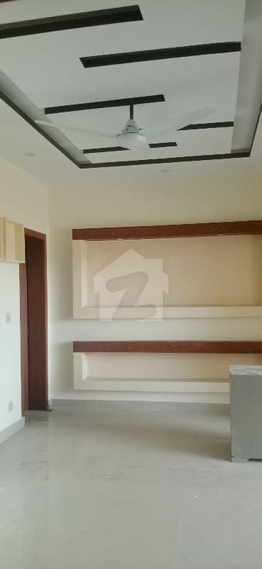 60x90 Triple Storey New First Time Use House For Rent