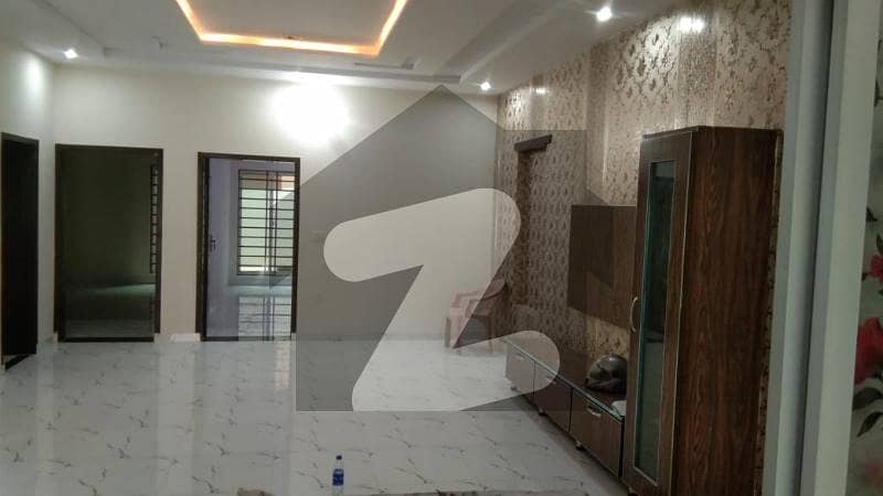 او پی ایف ہاؤسنگ سکیم لاہور میں 7 کمروں کا 1 کنال مکان 1.7 لاکھ میں کرایہ پر دستیاب ہے۔
