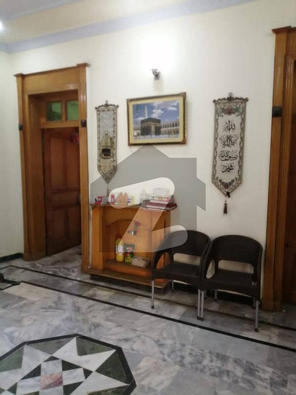 یونیورسٹی روڈ پشاور میں 6 کمروں کا 7 مرلہ مکان 2.5 کروڑ میں برائے فروخت۔