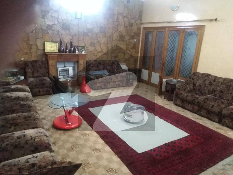 حیات آباد پشاور میں 11 کمروں کا 3.05 کنال مکان 23.2 کروڑ میں برائے فروخت۔