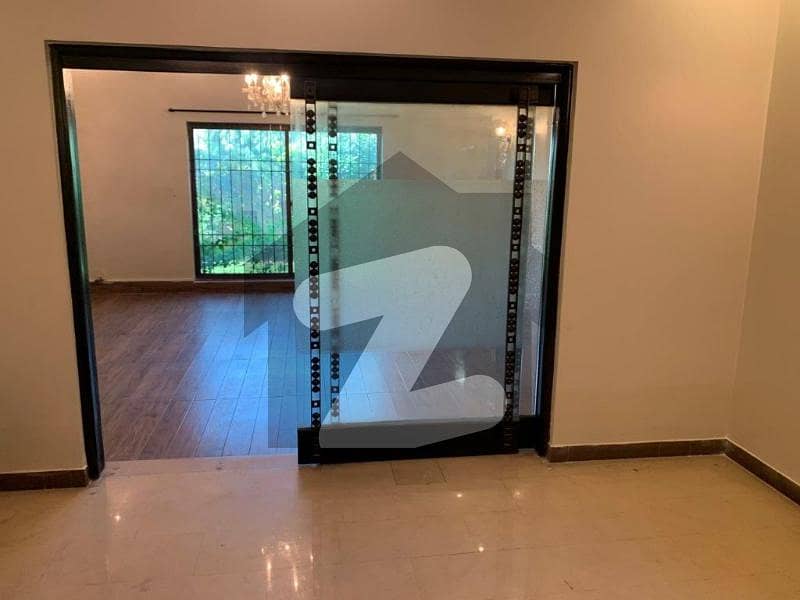 ڈی ایچ اے فیز 5 - بلاک ایچ فیز 5 ڈیفنس (ڈی ایچ اے) لاہور میں 5 کمروں کا 1 کنال مکان 6.5 کروڑ میں برائے فروخت۔