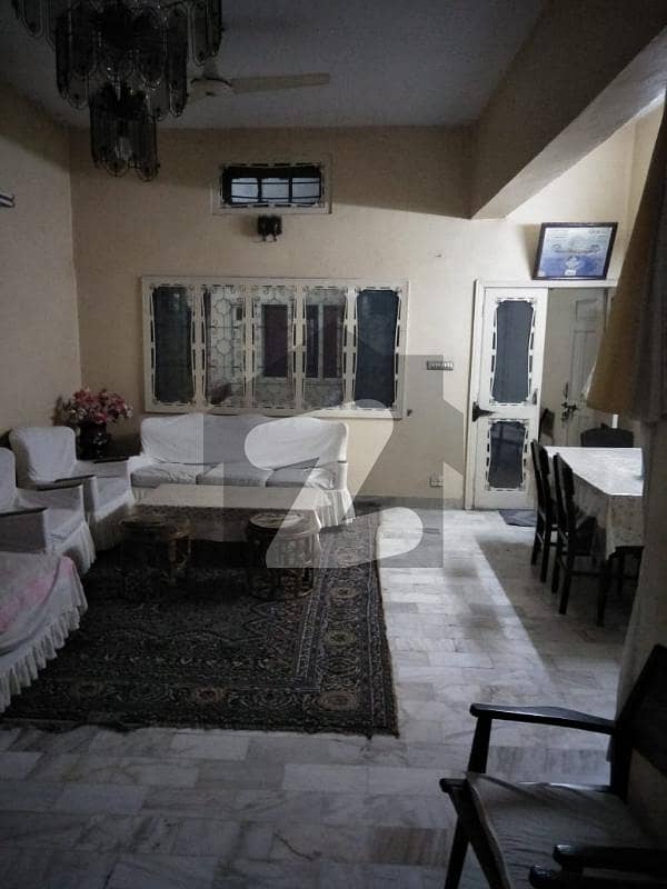 اچھرہ لاہور میں 4 کمروں کا 7 مرلہ مکان 11 کروڑ میں برائے فروخت۔