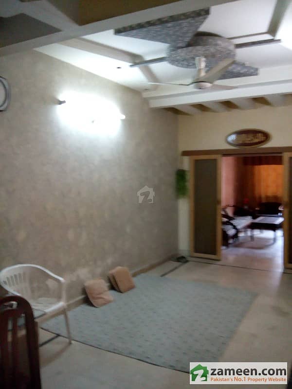 Portion For  Sale 1st Floor 140 Sq Yd Fb Area Block 15