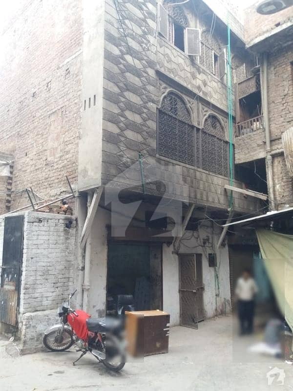 Shop Of 500 Square Feet In Urdu Bazar For Sale