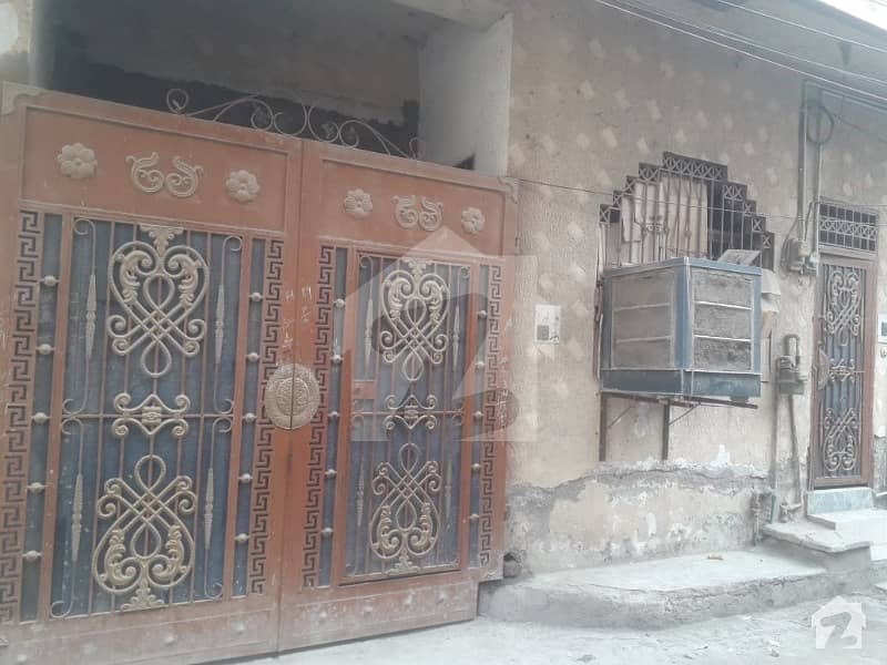 کچا جیل روڈ لاہور میں 6 کمروں کا 6 مرلہ مکان 93 لاکھ میں برائے فروخت۔