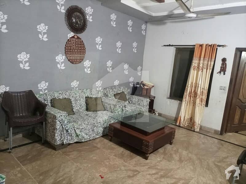 تاج باغ سکیم لاہور میں 3 کمروں کا 4 مرلہ مکان 1.05 کروڑ میں برائے فروخت۔