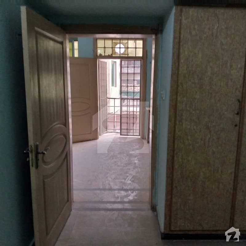 چکلالہ سکیم 3 چکلالہ سکیم راولپنڈی میں 2 کمروں کا 4 مرلہ مکان 15 ہزار میں کرایہ پر دستیاب ہے۔