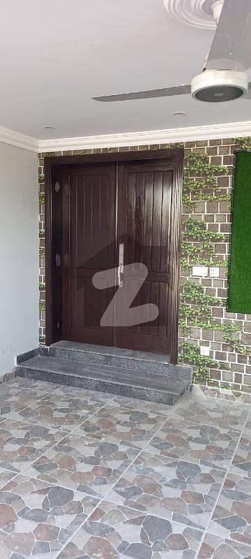 بحریہ آرچرڈ فیز 3 بحریہ آرچرڈ لاہور میں 3 کمروں کا 8 مرلہ مکان 1.9 کروڑ میں برائے فروخت۔