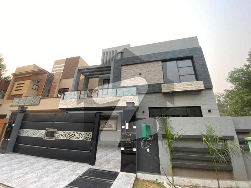 10 Marla Luxurious House For Sale At Prime Location