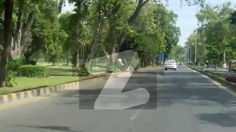 سرور روڈ کینٹ لاہور میں 2 کنال رہائشی پلاٹ 19 کروڑ میں برائے فروخت۔