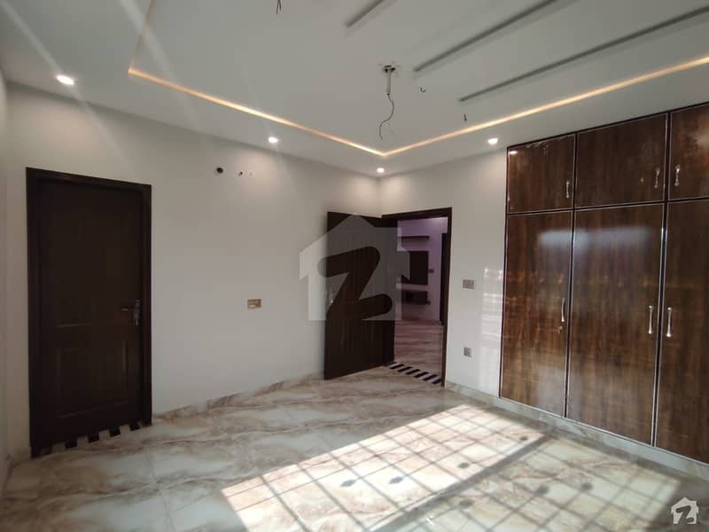 Centrally Located Upper Portion In LDA Avenue Is Available For Rent