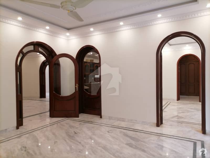 ماڈل ٹاؤن ۔ بلاک اے ماڈل ٹاؤن لاہور میں 5 کمروں کا 1 کنال مکان 6.75 کروڑ میں برائے فروخت۔