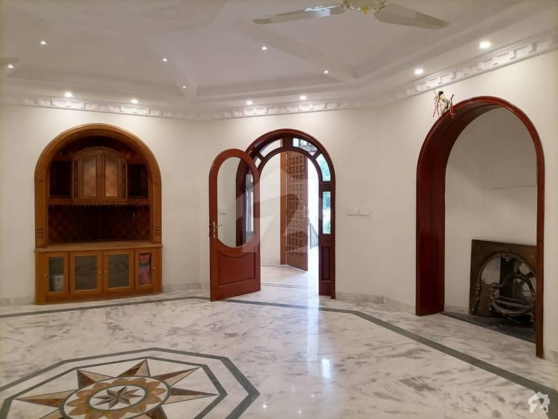 ماڈل ٹاؤن ۔ بلاک اے ماڈل ٹاؤن لاہور میں 5 کمروں کا 2 کنال مکان 12 کروڑ میں برائے فروخت۔