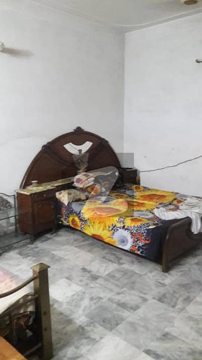 ٹمپل روڈ لاہور میں 4 کمروں کا 6 مرلہ مکان 2.75 کروڑ میں برائے فروخت۔