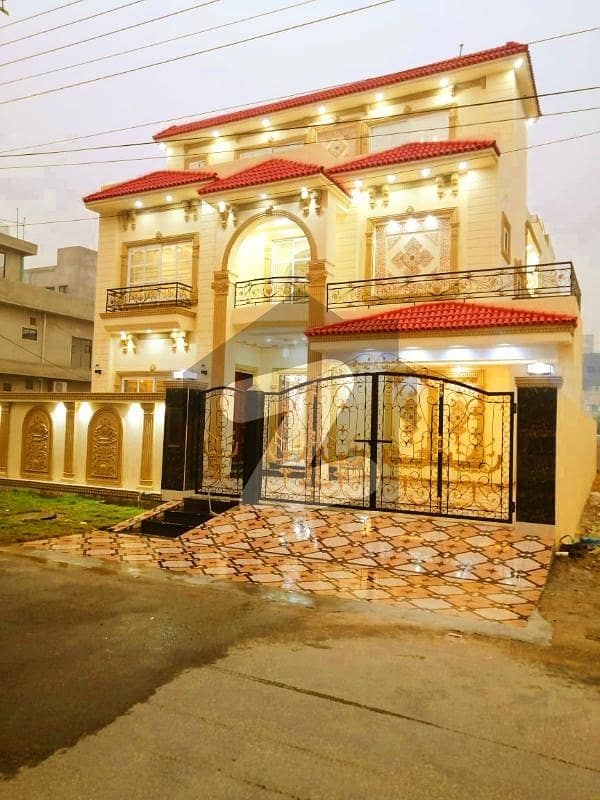 سینٹرل پارک ۔ بلاک اے سینٹرل پارک ہاؤسنگ سکیم لاہور میں 5 کمروں کا 12 مرلہ مکان 2.44 کروڑ میں برائے فروخت۔