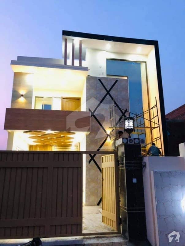 8 Marla Spacious House Available In Model Town For Sale