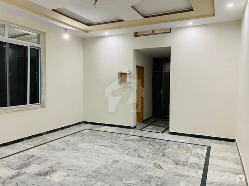 House Sized 10 Marla Available In Hayatabad