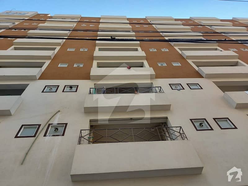 یونیورسٹی ٹاؤن پشاور میں 3 کمروں کا 6 مرلہ فلیٹ 98 لاکھ میں برائے فروخت۔