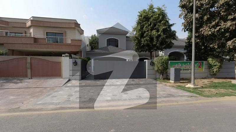 ڈی ایچ اے فیز 5 - بلاک اے فیز 5 ڈیفنس (ڈی ایچ اے) لاہور میں 5 کمروں کا 2 کنال مکان 12 کروڑ میں برائے فروخت۔