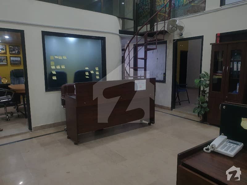 ڈی ایچ اے فیز 2 ایکسٹینشن ڈی ایچ اے ڈیفینس کراچی میں 18 مرلہ دفتر 4 لاکھ میں کرایہ پر دستیاب ہے۔