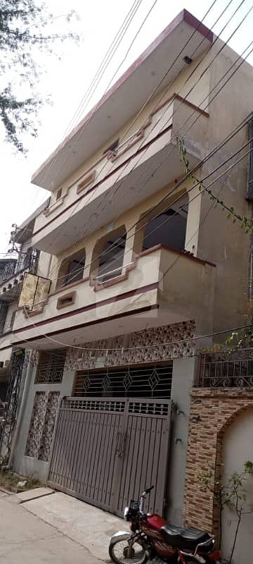 ڈیفنس روڈ راولپنڈی میں 7 کمروں کا 7 مرلہ مکان 1.25 کروڑ میں برائے فروخت۔