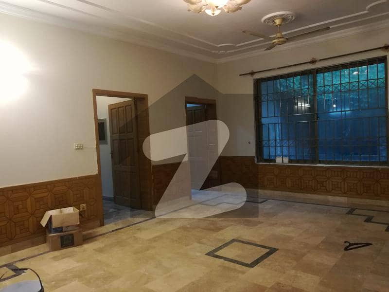 Luxury House Upper Portion On Very Prime Location Available For Rent In F-11 , Islamabad