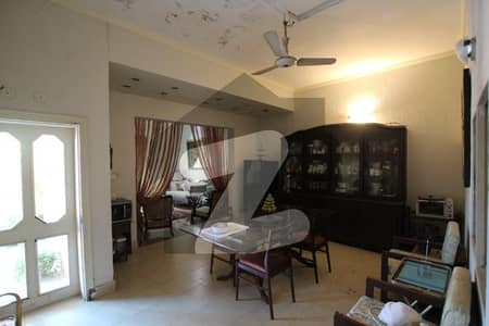 سرور روڈ کینٹ لاہور میں 2 کمروں کا 1 کنال مکان 6 کروڑ میں برائے فروخت۔