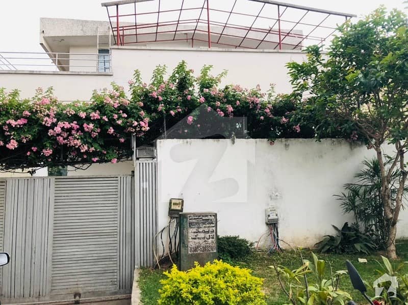 444 Sq Yard Corner Live Able House On Extremely Prime Location Available For Sale In Islamabad