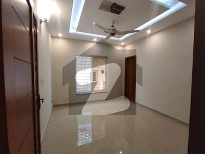ڈی ۔ 12 اسلام آباد میں 3 کمروں کا 4 مرلہ مکان 2.7 کروڑ میں برائے فروخت۔