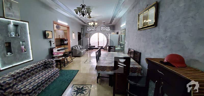 پی ای سی ایچ ایس بلاک 2 پی ای سی ایچ ایس جمشید ٹاؤن کراچی میں 4 کمروں کا 12 مرلہ بالائی پورشن 3.5 کروڑ میں برائے فروخت۔