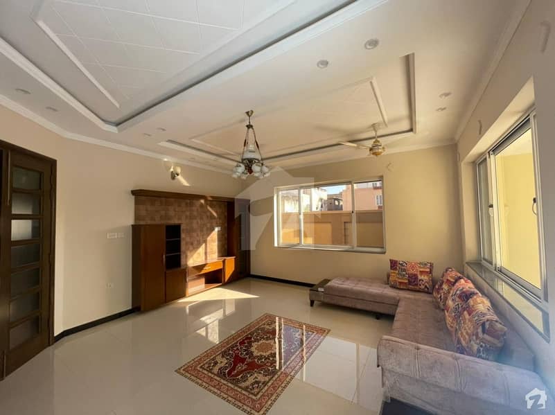Gorgeous 10 Marla House For Sale Available In Hayatabad