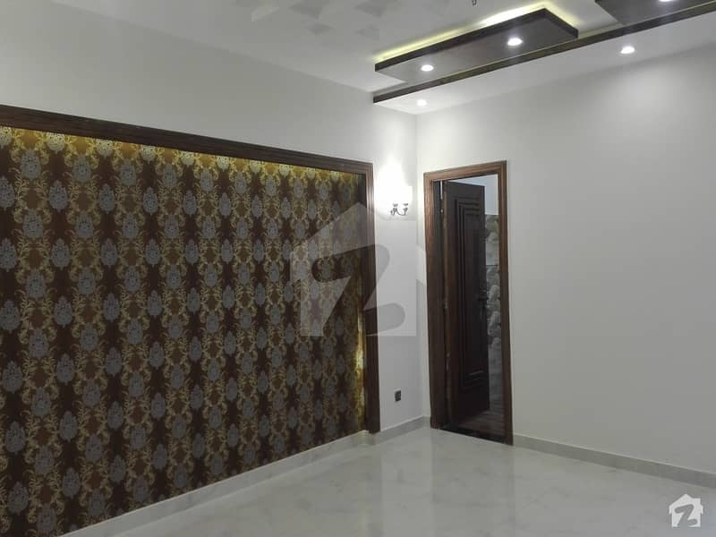 ائیر لائن ہاؤسنگ سوسائٹی لاہور میں 5 کمروں کا 10 مرلہ مکان 90 ہزار میں کرایہ پر دستیاب ہے۔