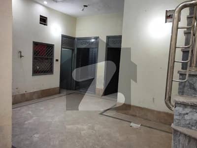 گوبِند پورہ فیصل آباد میں 4 کمروں کا 5 مرلہ مکان 30 ہزار میں کرایہ پر دستیاب ہے۔